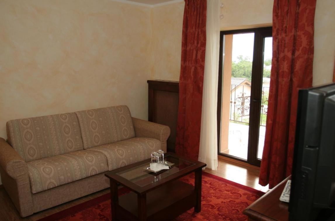 Club Insieme Grand Resort Potlogi Cameră foto